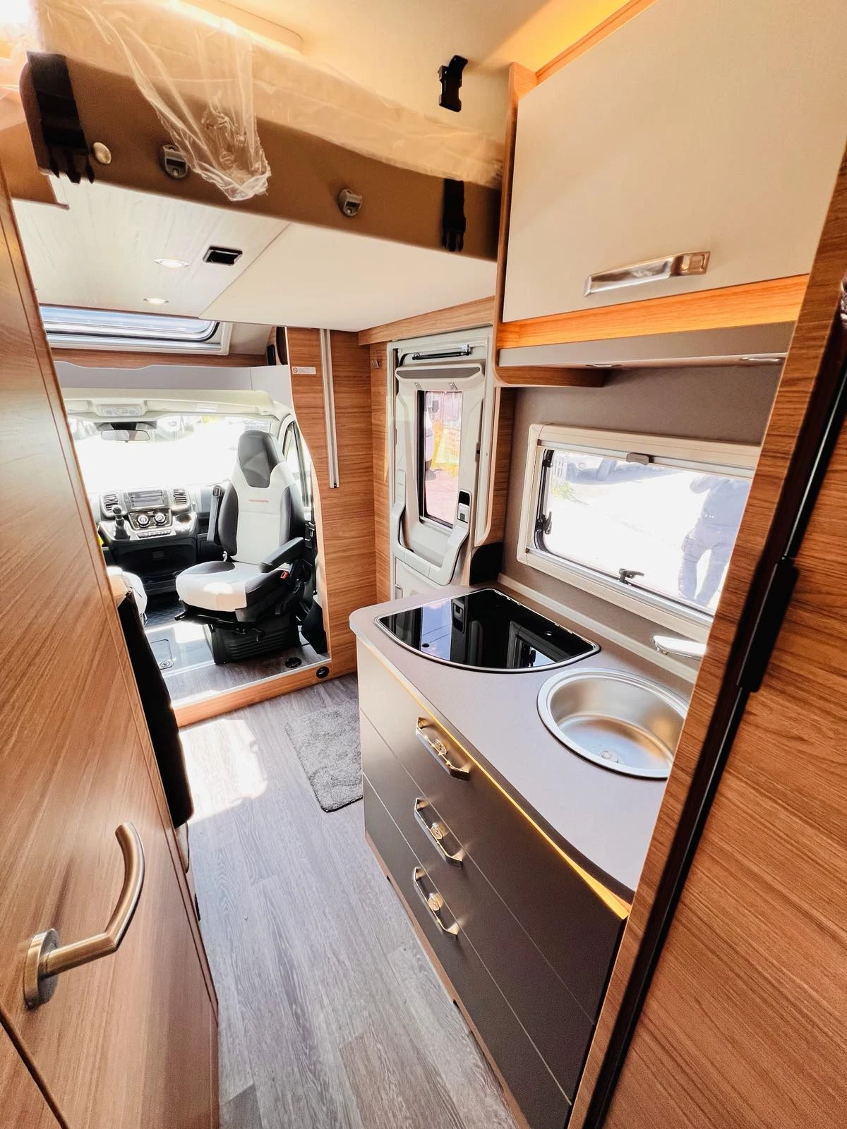 Кемпер Weinsberg CaraSuite 650 MEG EDITION АВТОМАТИК KЛИМАТИК , снимка 14 - Каравани и кемпери - 54790956