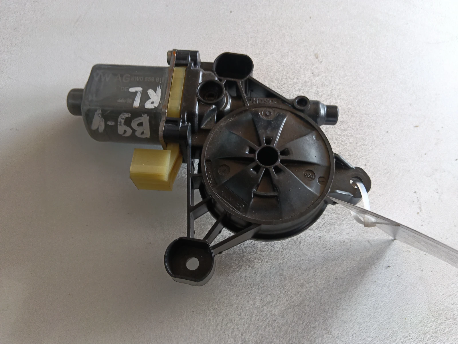 ел.машинка за задно ляво  8W0959811 Audi A4