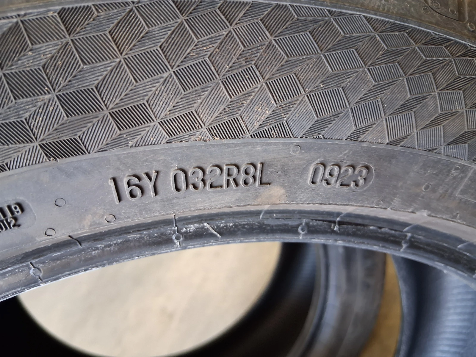 Гуми Летни 225/50R18, снимка 2 - Гуми и джанти - 55257139