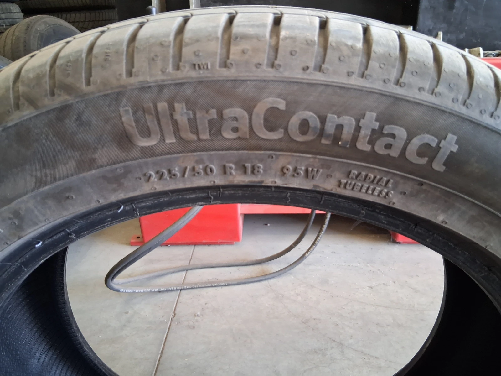Гуми Летни 225/50R18, снимка 4 - Гуми и джанти - 55257139