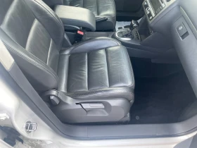 VW Touran 2.0TDI 6+ 1 DSG NAVI ПОДГРЕВ КОЖА 8 КЛАПАНА , снимка 13