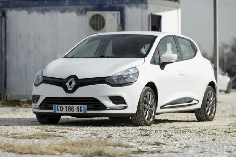 Renault Clio 1.5, снимка 3 - Автомобили и джипове - 42652537