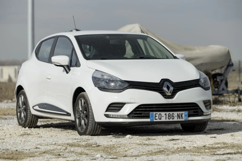 Renault Clio 1.5, снимка 2 - Автомобили и джипове - 42652537