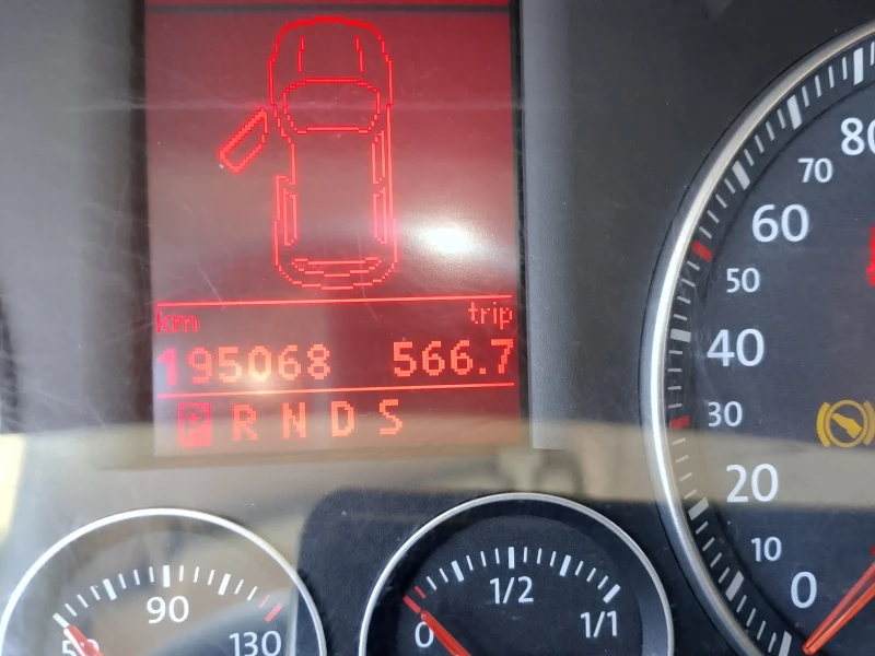 VW Touran 2.0 TDI avtomat, снимка 14 - Автомобили и джипове - 51228694