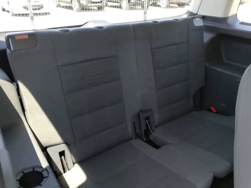 VW Touran 2.0 TDI avtomat, снимка 12 - Автомобили и джипове - 51228694