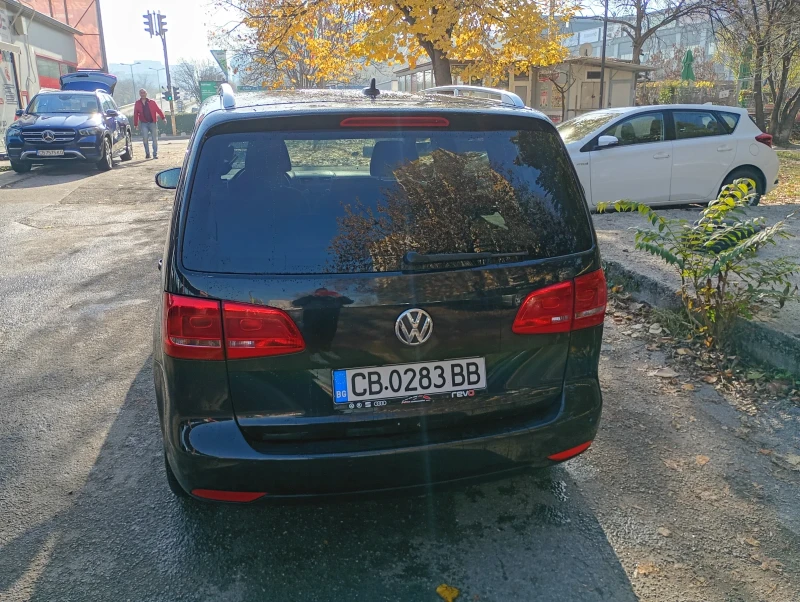 VW Touran 7 места, снимка 3 - Автомобили и джипове - 52429487