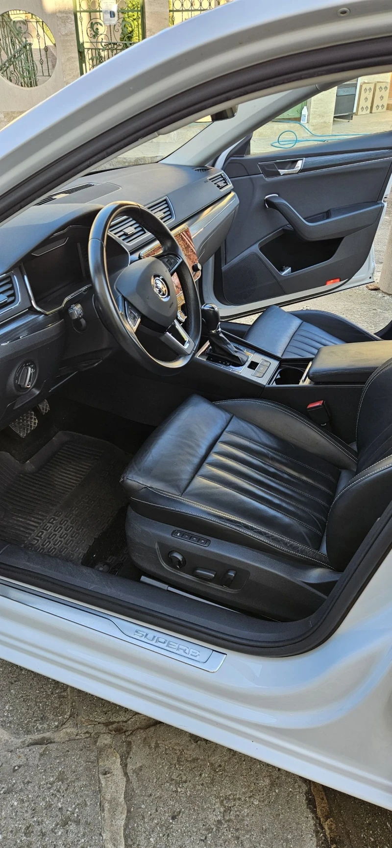 Skoda Superb, снимка 4 - Автомобили и джипове - 52432544