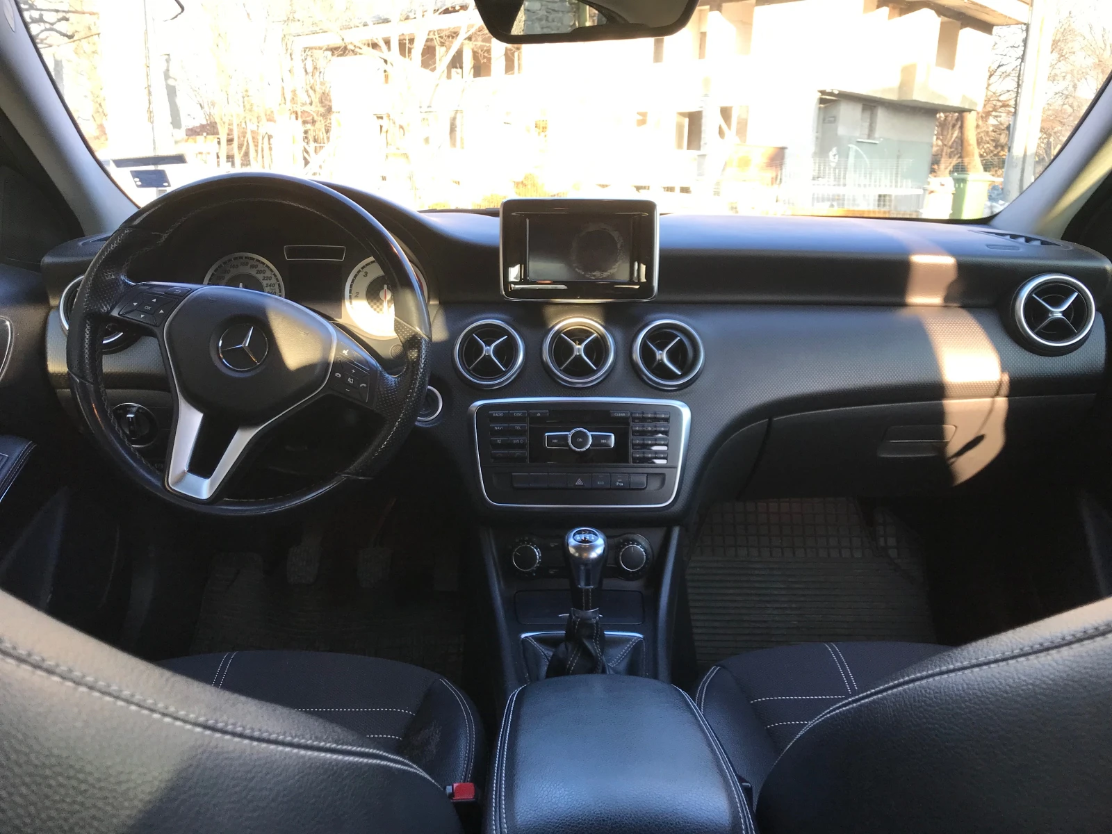 Mercedes-Benz A 200 W176 - изображение 8