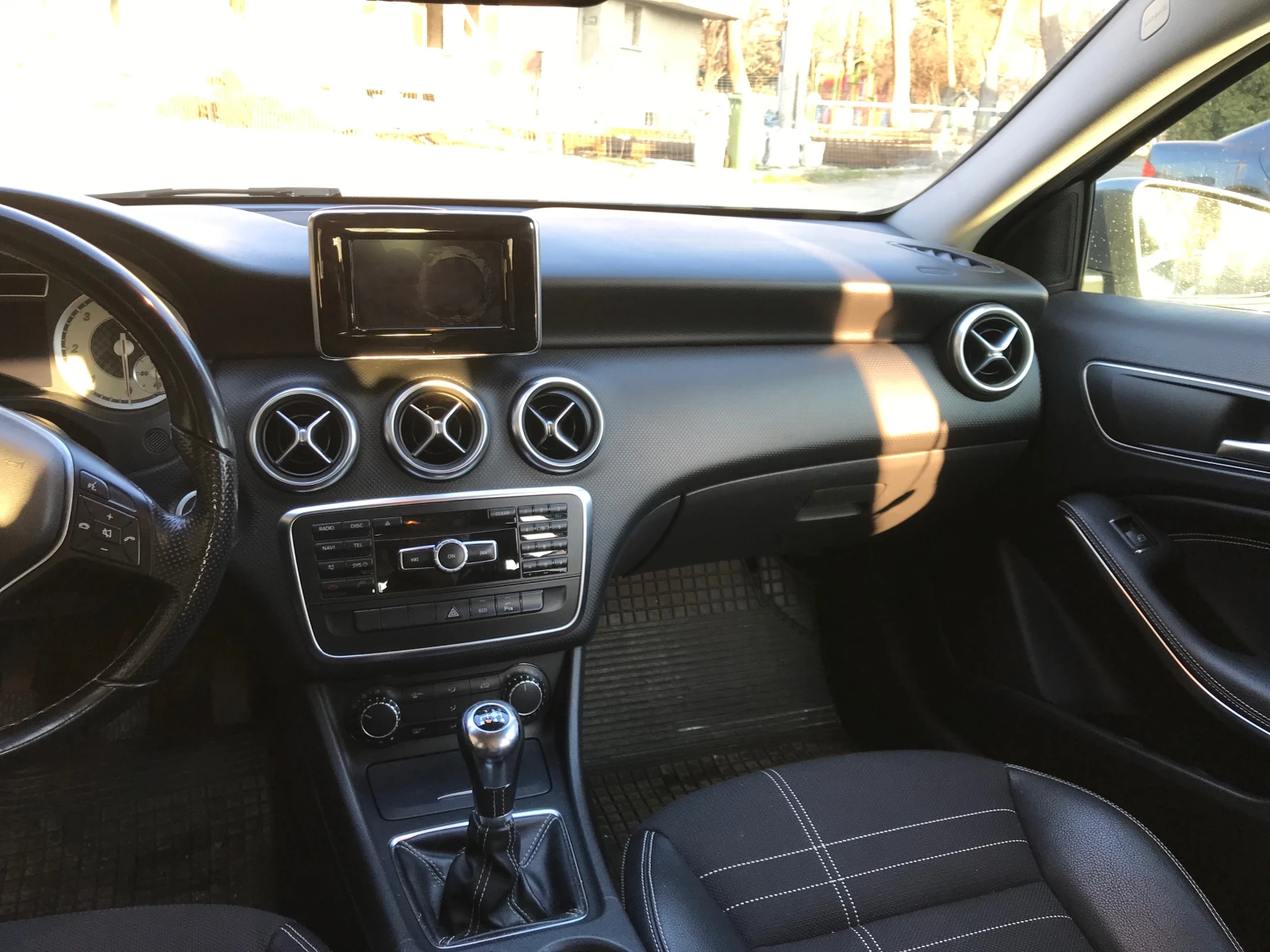 Mercedes-Benz A 200 W176 - изображение 10