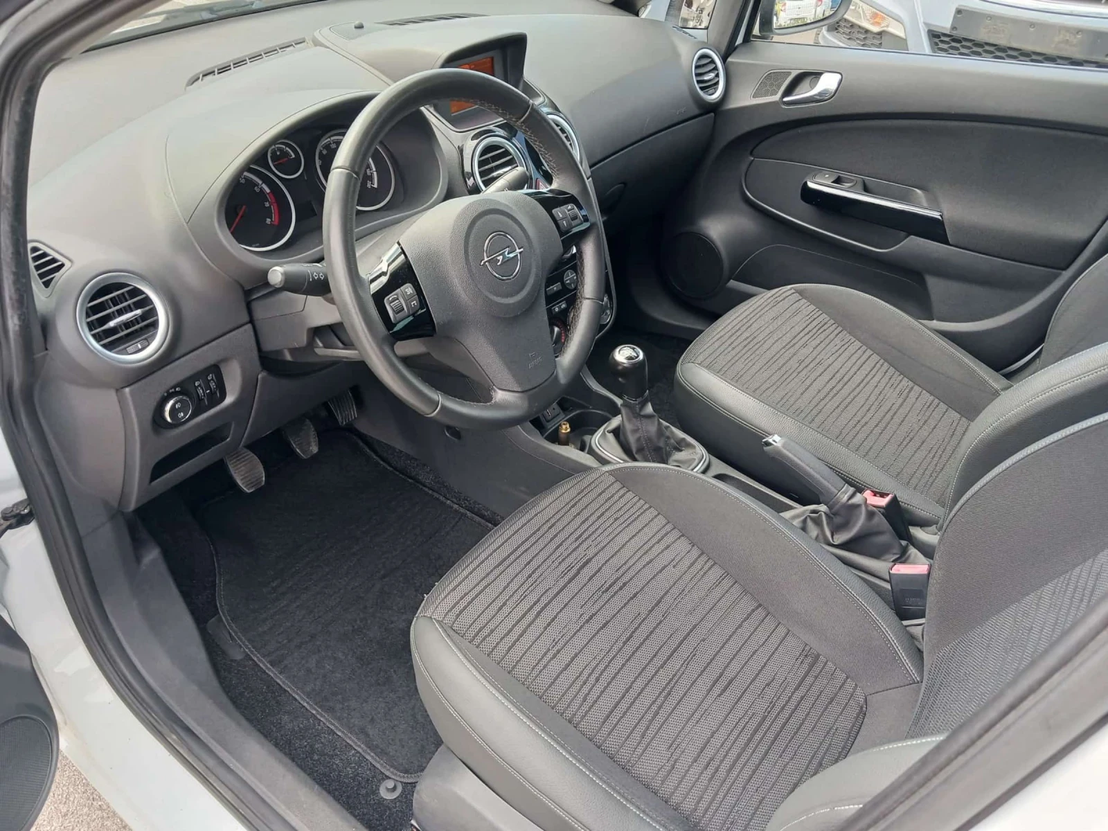 Opel Corsa 1.2 GPL 100 947км - изображение 6
