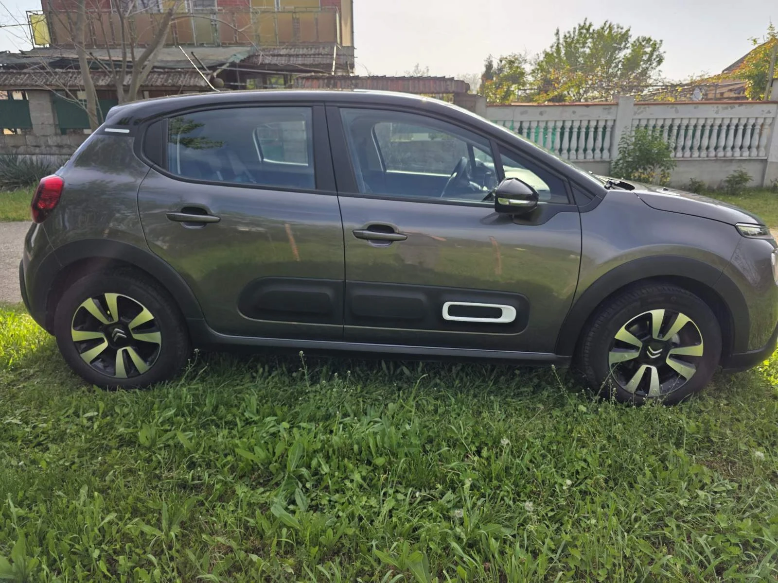 Citroen C3 Shine PureTech 83 S&S BVM5 E6 - изображение 4