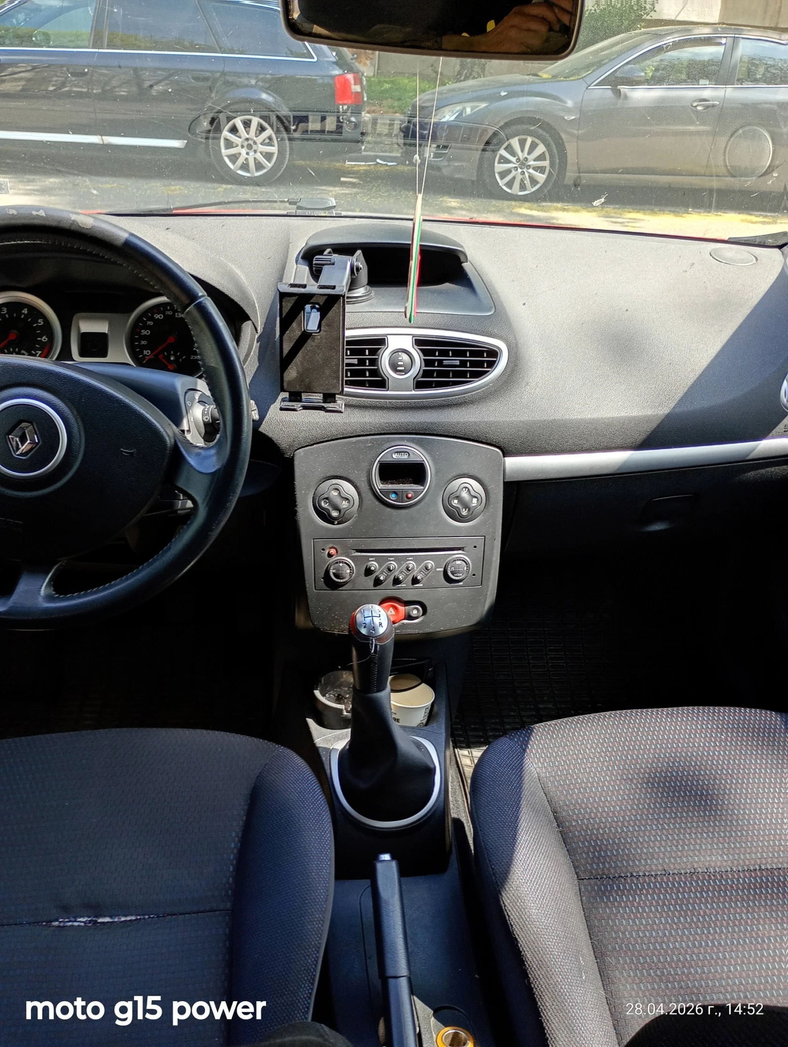 Renault Clio III, снимка 4 - Автомобили и джипове - 54357301