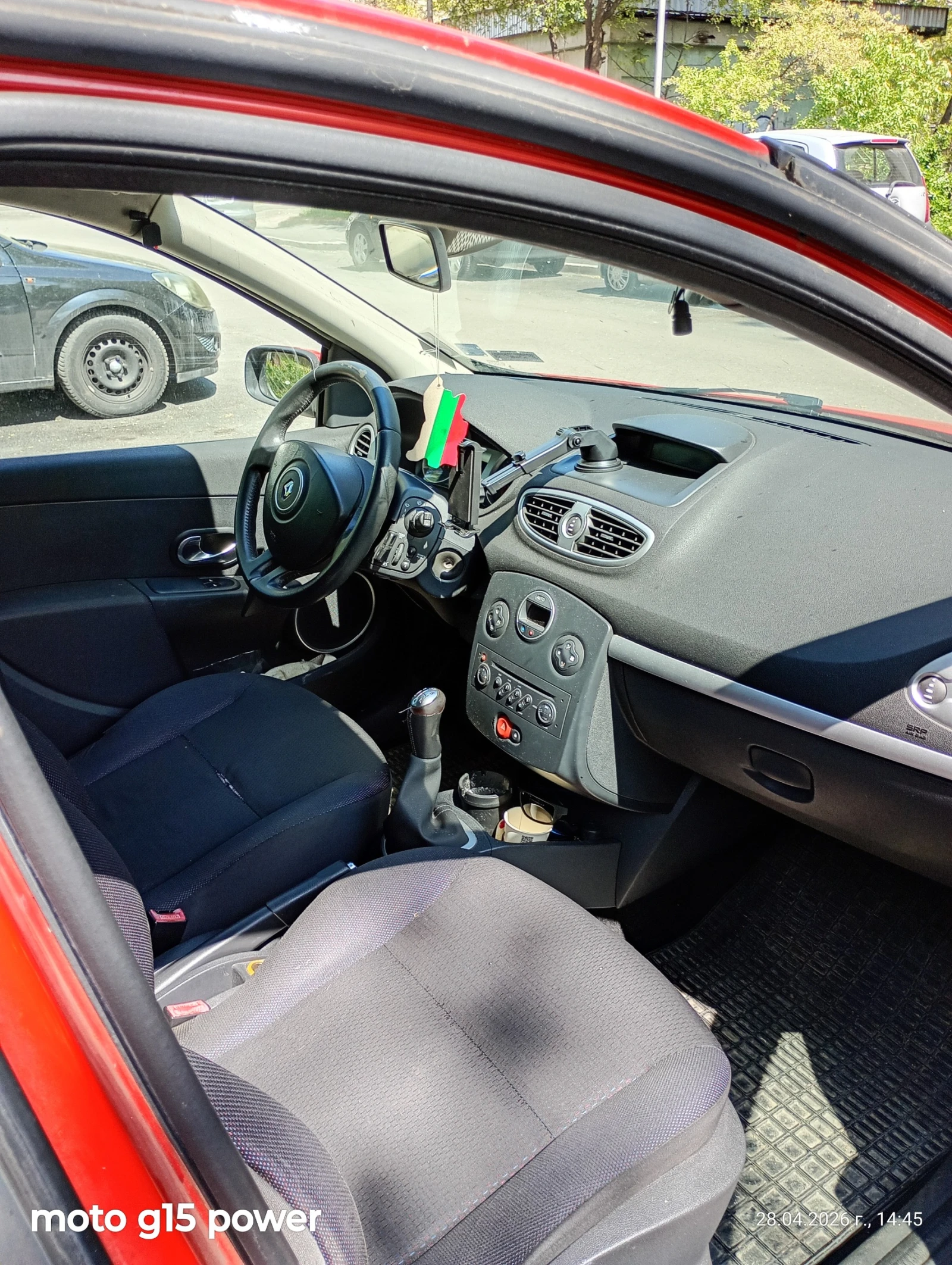 Renault Clio III, снимка 3 - Автомобили и джипове - 54357301