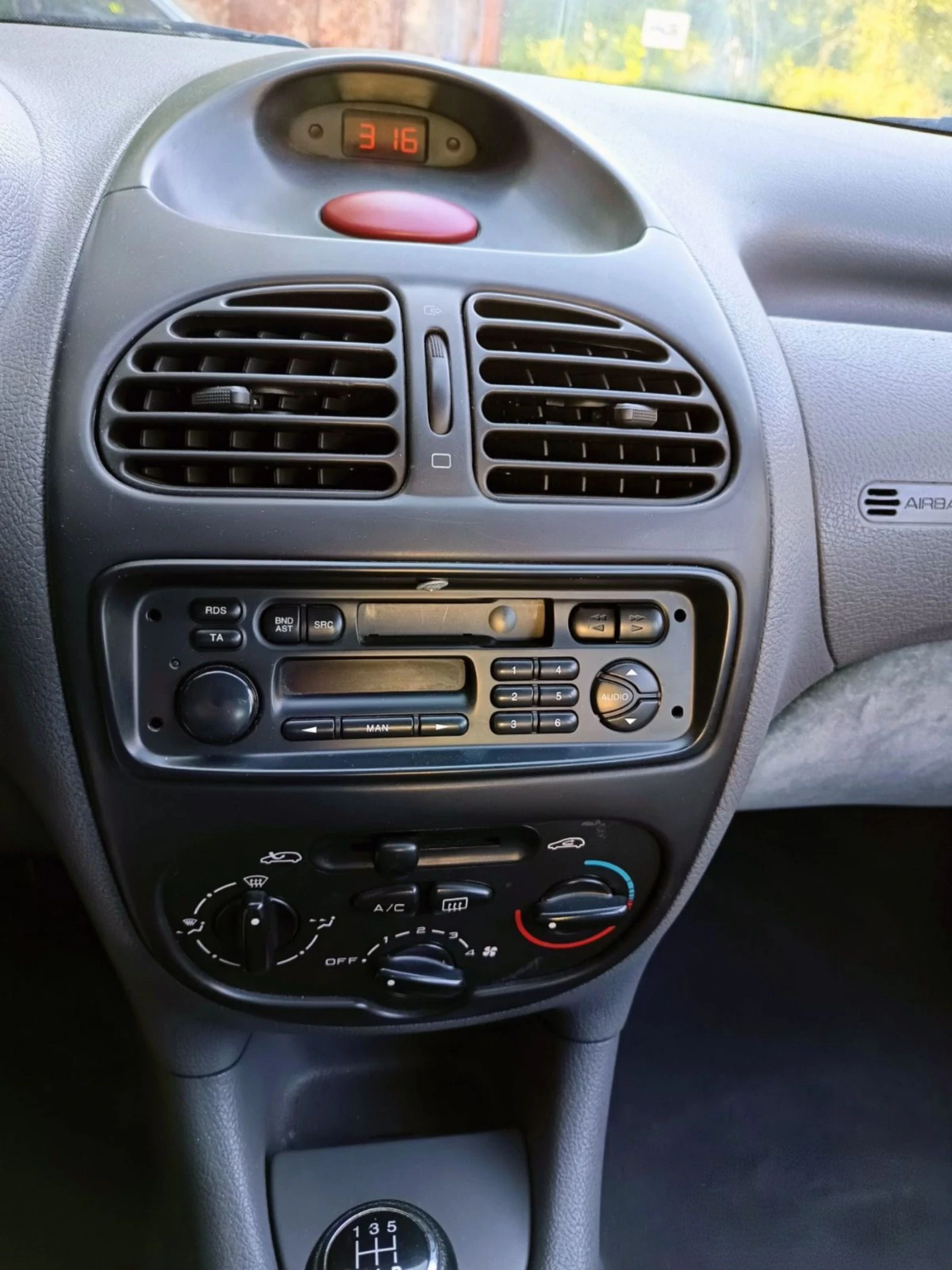 Peugeot 206 Газ-бензин, снимка 3 - Автомобили и джипове - 54682311