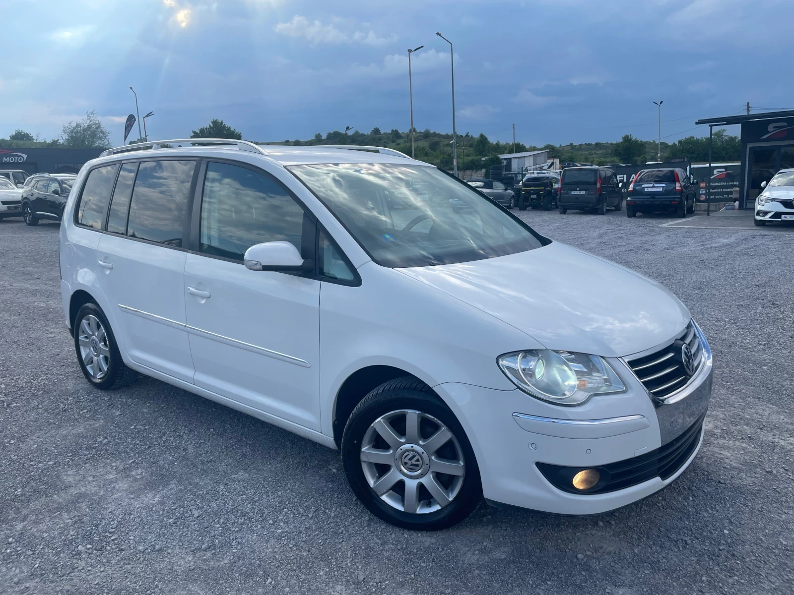 VW Touran 2.0TDI 6+ 1 DSG NAVI ПОДГРЕВ КОЖА 8 КЛАПАНА , снимка 3 - Автомобили и джипове - 54809197
