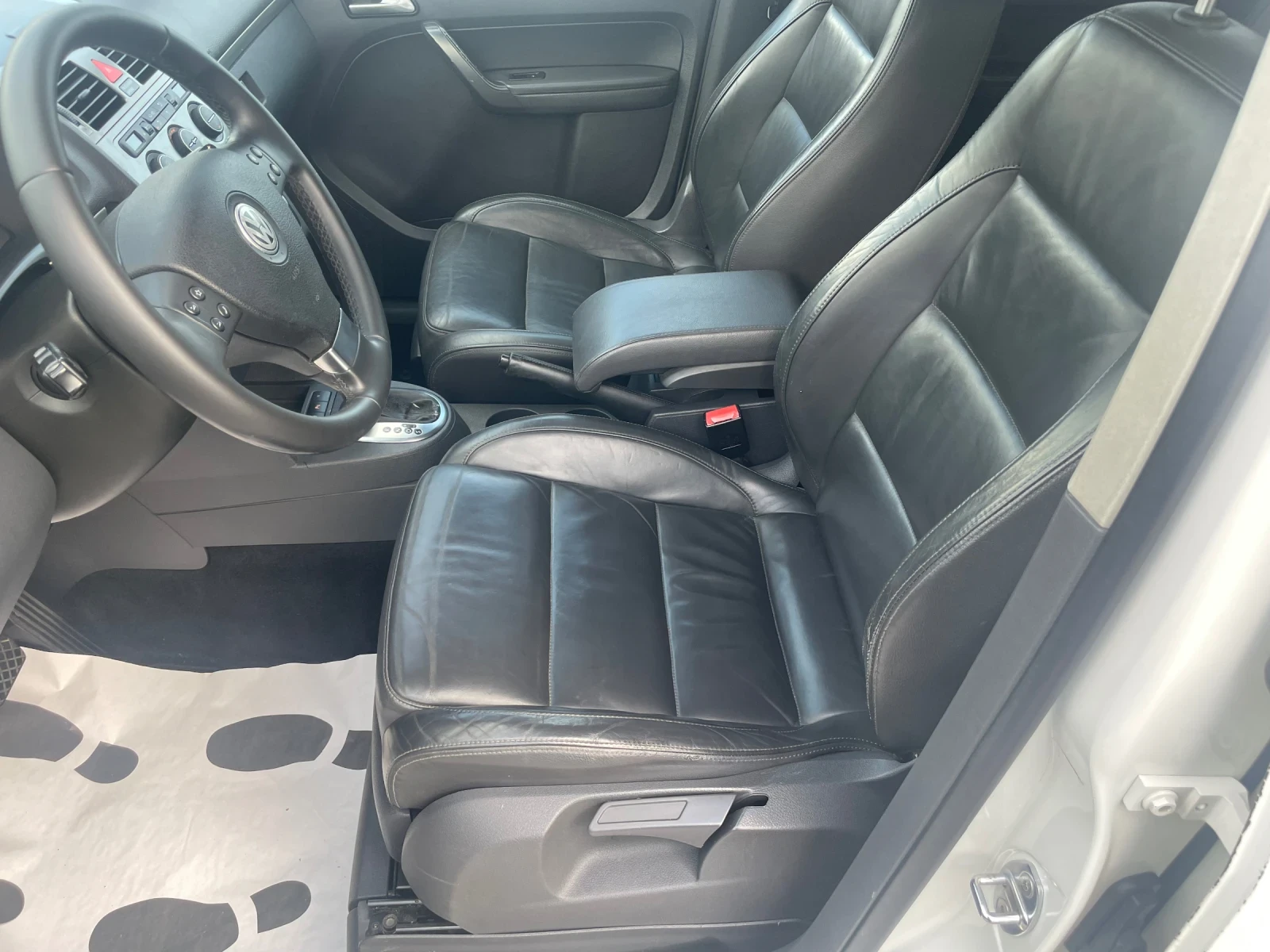 VW Touran 2.0TDI 6+ 1 DSG NAVI ПОДГРЕВ КОЖА 8 КЛАПАНА , снимка 9 - Автомобили и джипове - 54809197