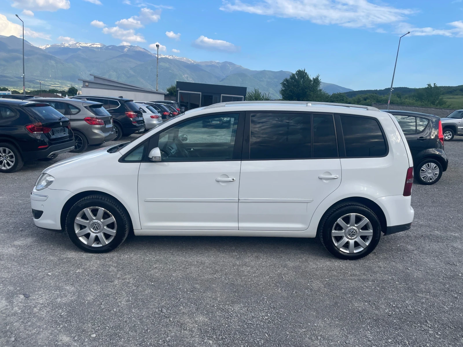 VW Touran 2.0TDI 6+ 1 DSG NAVI ПОДГРЕВ КОЖА 8 КЛАПАНА , снимка 4 - Автомобили и джипове - 54809197
