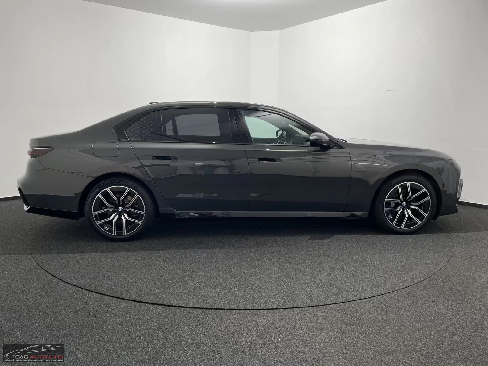 BMW 740 xDRIVE/299HP/MSPORT/360/B&W/HUD/PANO/ACC/589z, снимка 6 - Автомобили и джипове - 55258478