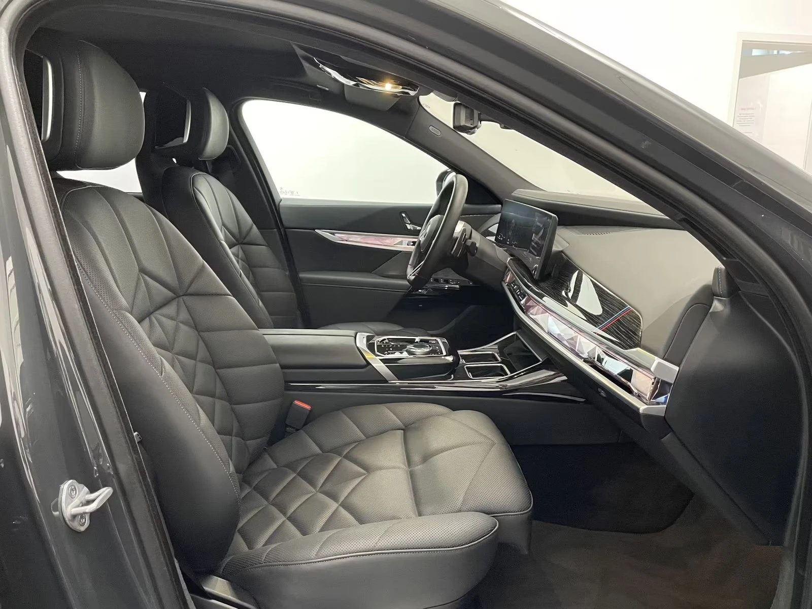 BMW 740 xDRIVE/299HP/MSPORT/360/B&W/HUD/PANO/ACC/589z, снимка 13 - Автомобили и джипове - 55258478