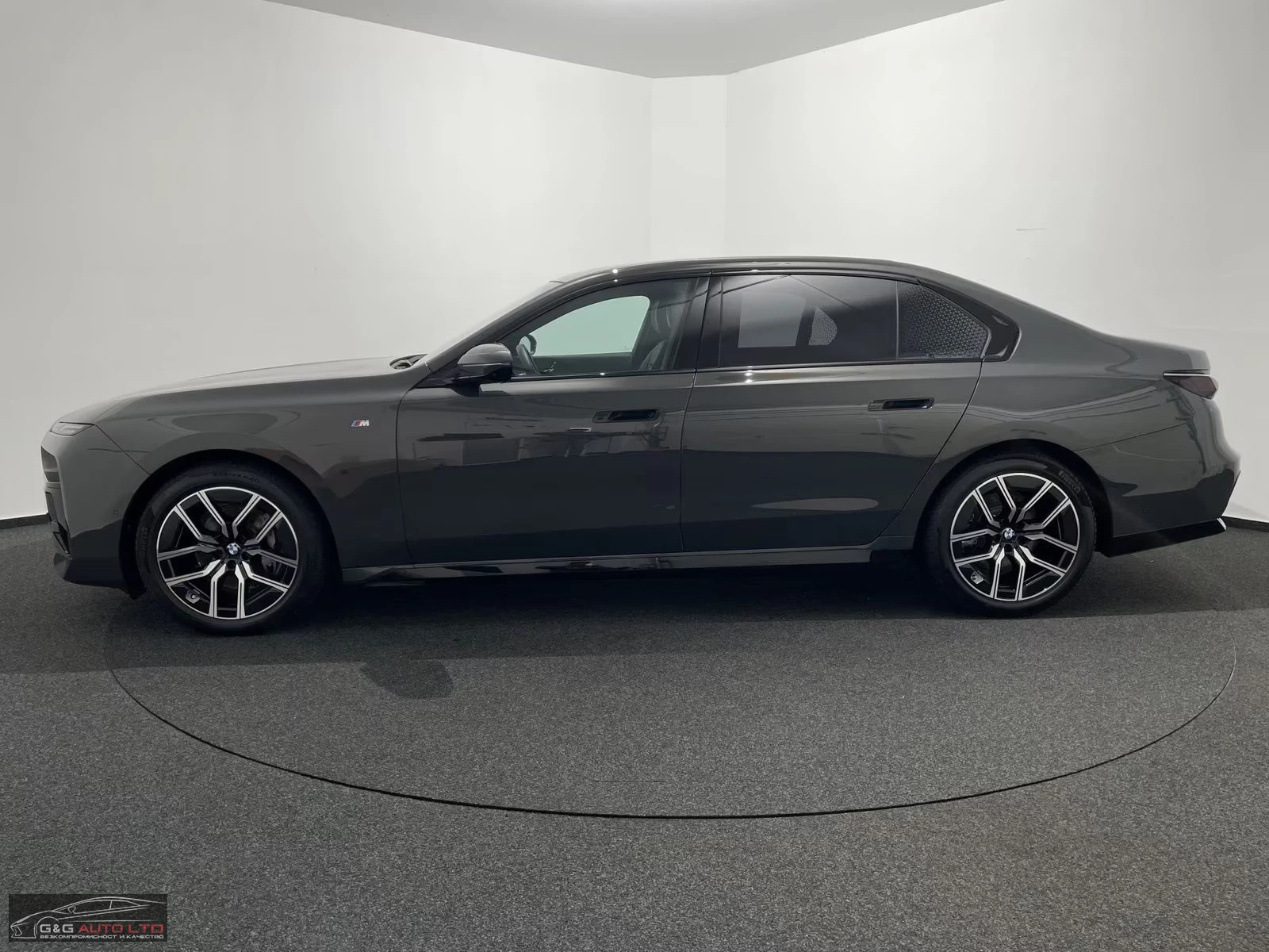 BMW 740 xDRIVE/299HP/MSPORT/360/B&W/HUD/PANO/ACC/589z, снимка 4 - Автомобили и джипове - 55258478