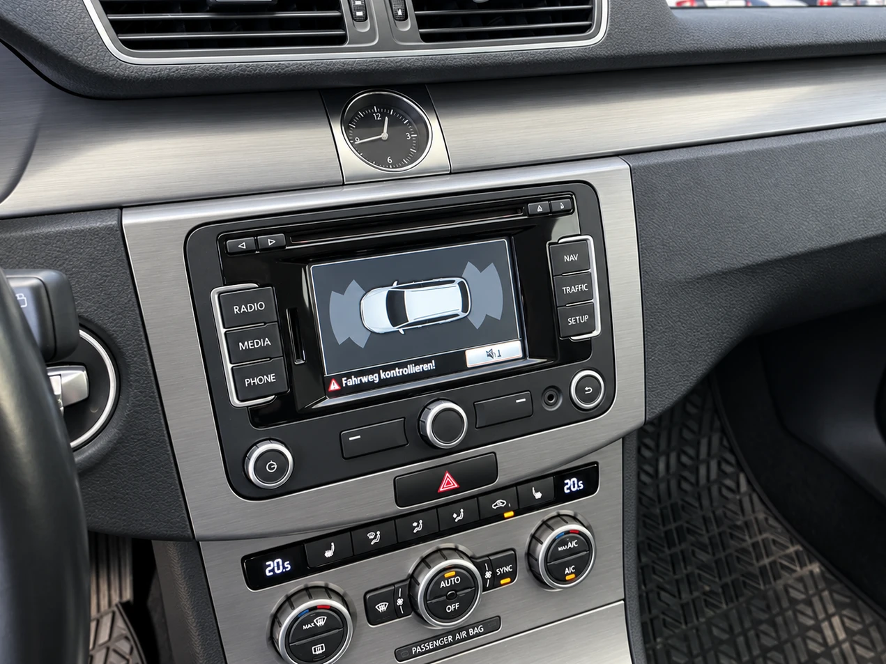 VW Passat 2.0 TDi Comfortline 4Motion, снимка 8 - Автомобили и джипове - 56080063