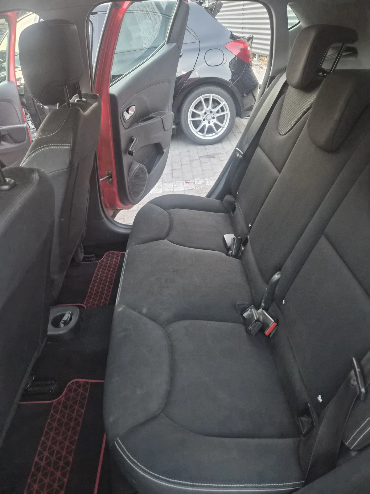 Renault Clio IV, снимка 11 - Автомобили и джипове - 56439358