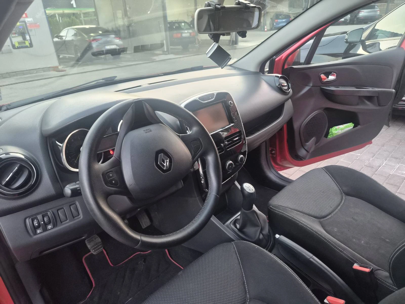 Renault Clio IV, снимка 9 - Автомобили и джипове - 56439358