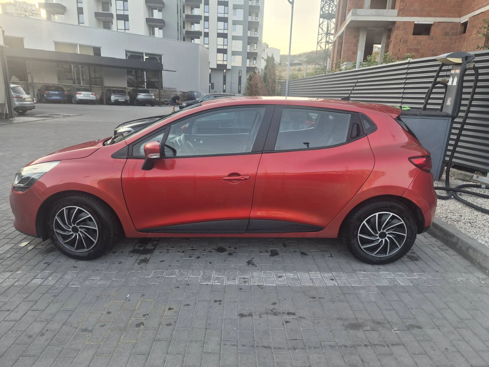 Renault Clio IV, снимка 3 - Автомобили и джипове - 56439358