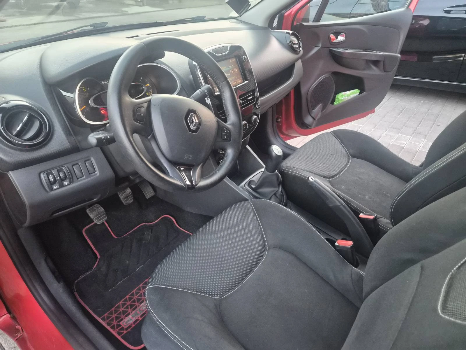 Renault Clio IV, снимка 5 - Автомобили и джипове - 56439358