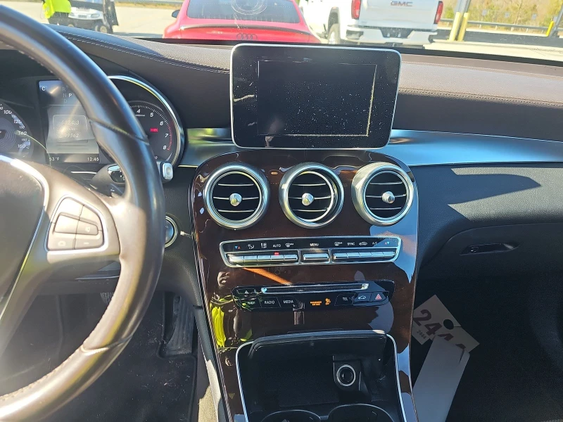 Mercedes-Benz GLC 300 AMG/LANE ASSIST/NAVI/KEYLESS/ПОДГРЕВ, снимка 10 - Автомобили и джипове - 48546442