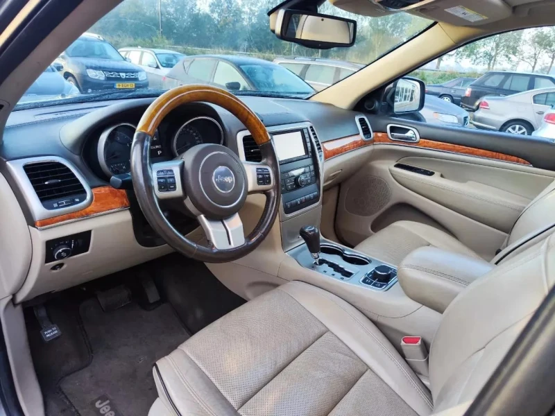 Jeep Grand cherokee Overland, снимка 12 - Автомобили и джипове - 51926770