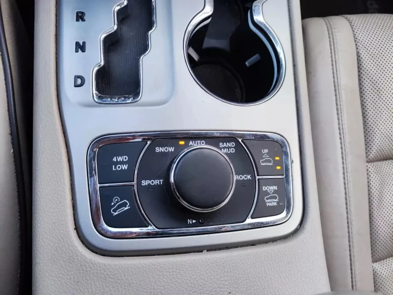 Jeep Grand cherokee Overland, снимка 6 - Автомобили и джипове - 51926770