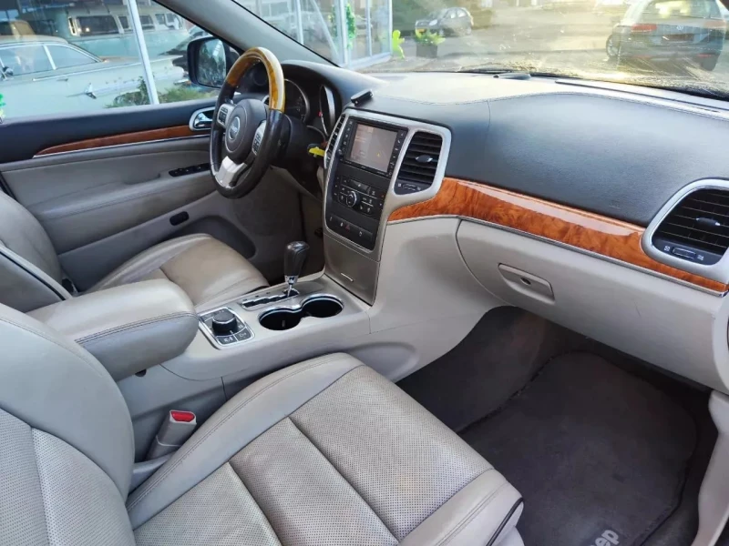Jeep Grand cherokee Overland, снимка 11 - Автомобили и джипове - 51926770