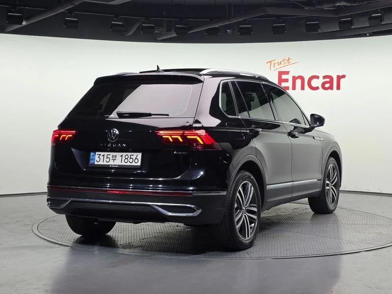 VW Tiguan 2.0 TDI 4Motion Prestige| 140к.с., снимка 2 - Автомобили и джипове - 56309813