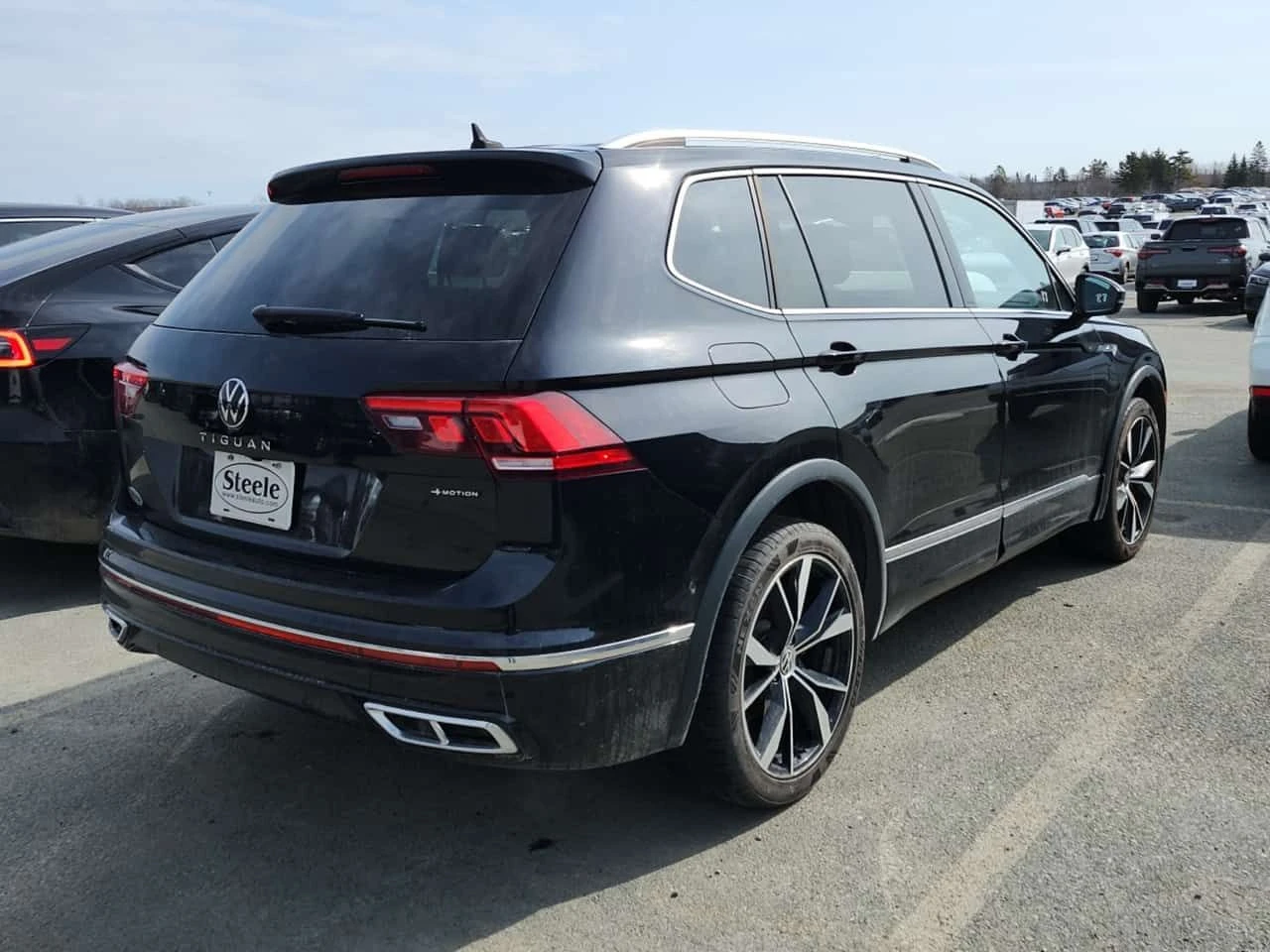 VW Tiguan  | HIGHLINE R LINE | ОБДУХВАНЕ | CARFAX, снимка 3 - Автомобили и джипове - 53824719