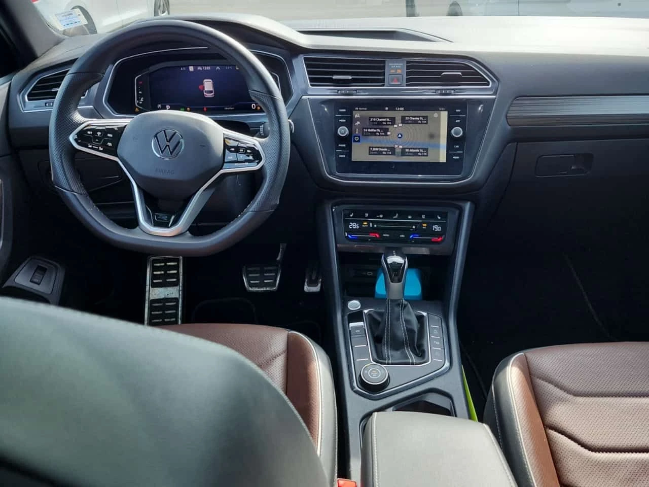 VW Tiguan  | HIGHLINE R LINE | ОБДУХВАНЕ | CARFAX, снимка 9 - Автомобили и джипове - 53824719