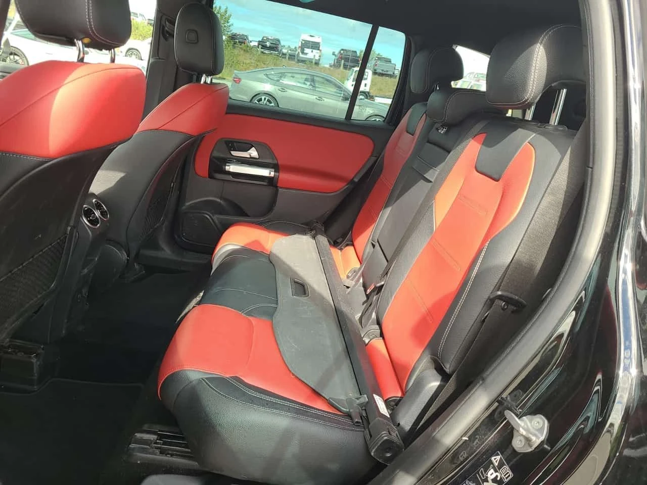 Mercedes-Benz GLB35AMG * Един собственик * CARFAX * Oт Mercedes * , снимка 10 - Автомобили и джипове - 54966873