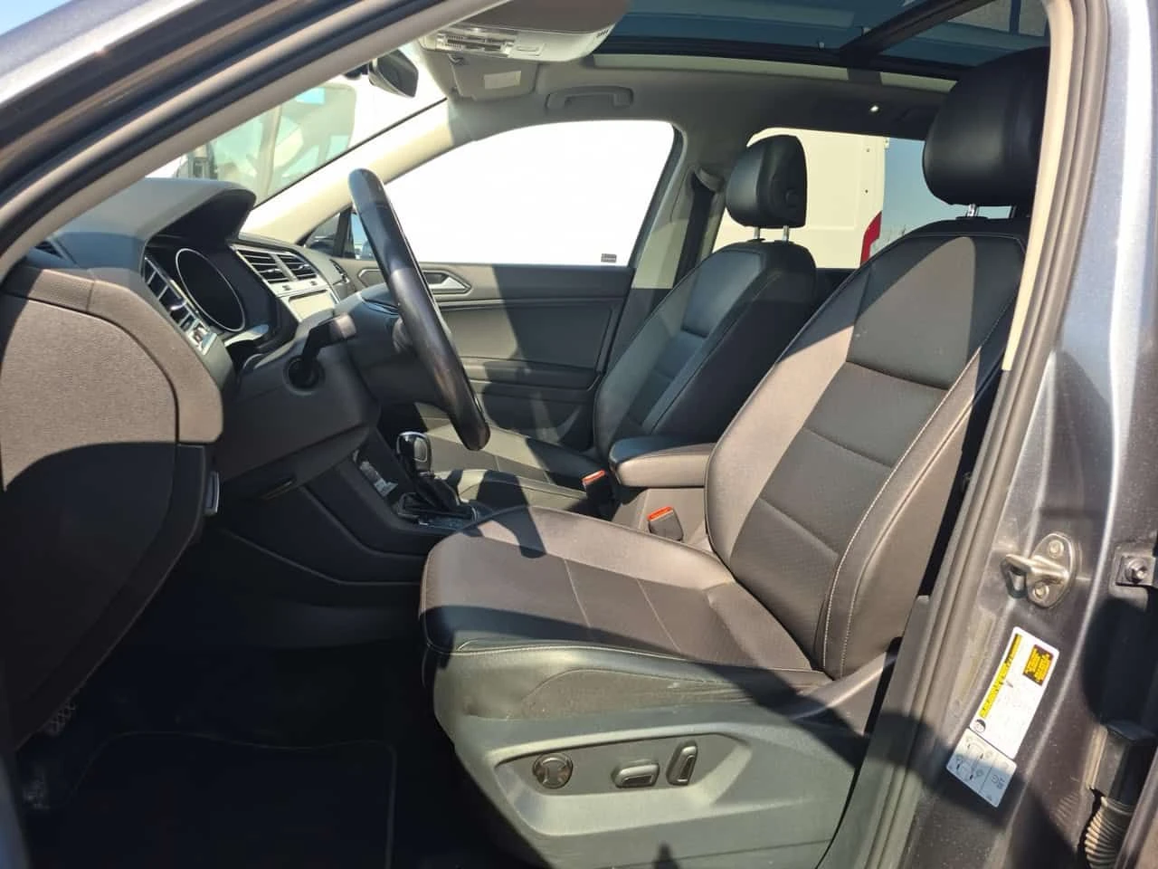 VW Tiguan * COMFORTLINE * CARFAX * ОТ ПРЕДСТАВИТЕЛСТВО, снимка 8 - Автомобили и джипове - 55446236
