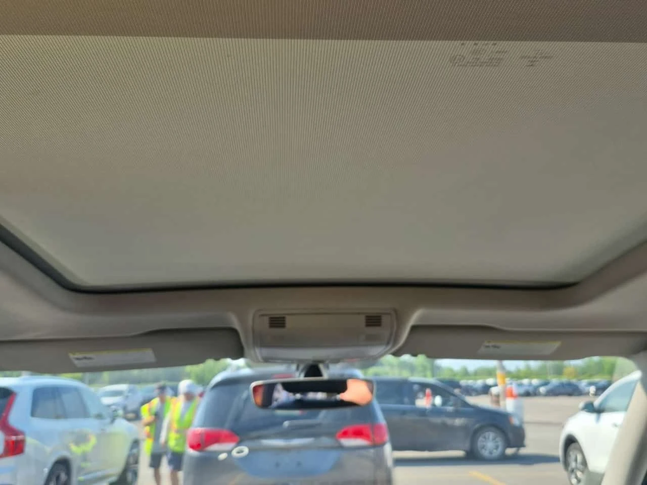 VW Tiguan * COMFORTLINE * CARFAX * ОТ ПРЕДСТАВИТЕЛСТВО, снимка 13 - Автомобили и джипове - 55446236