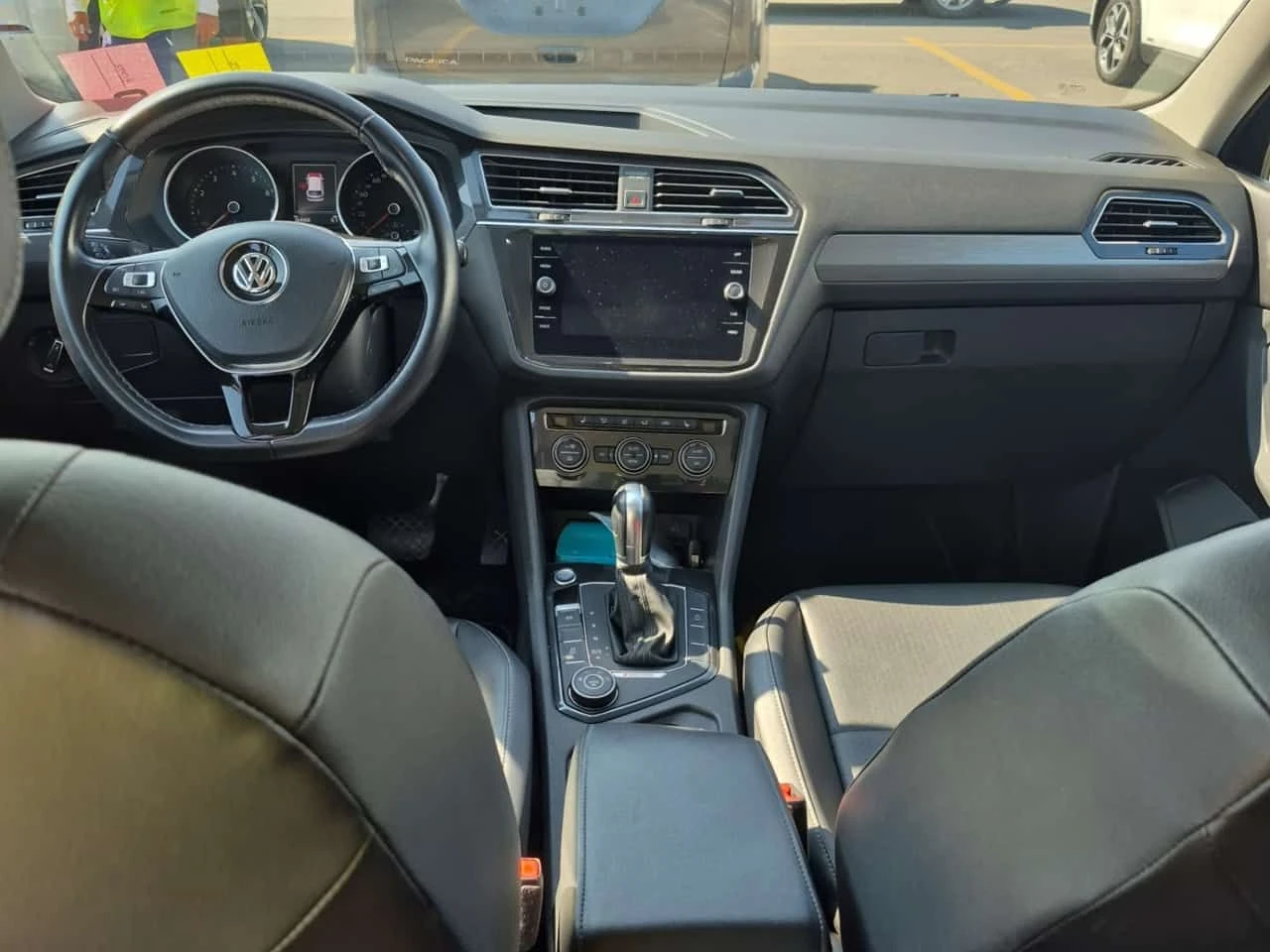 VW Tiguan * COMFORTLINE * CARFAX * ОТ ПРЕДСТАВИТЕЛСТВО, снимка 11 - Автомобили и джипове - 55446236