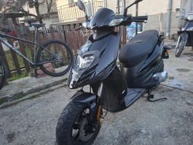 Piaggio Typhoon за А1 много лек става за кемпер или за жени 