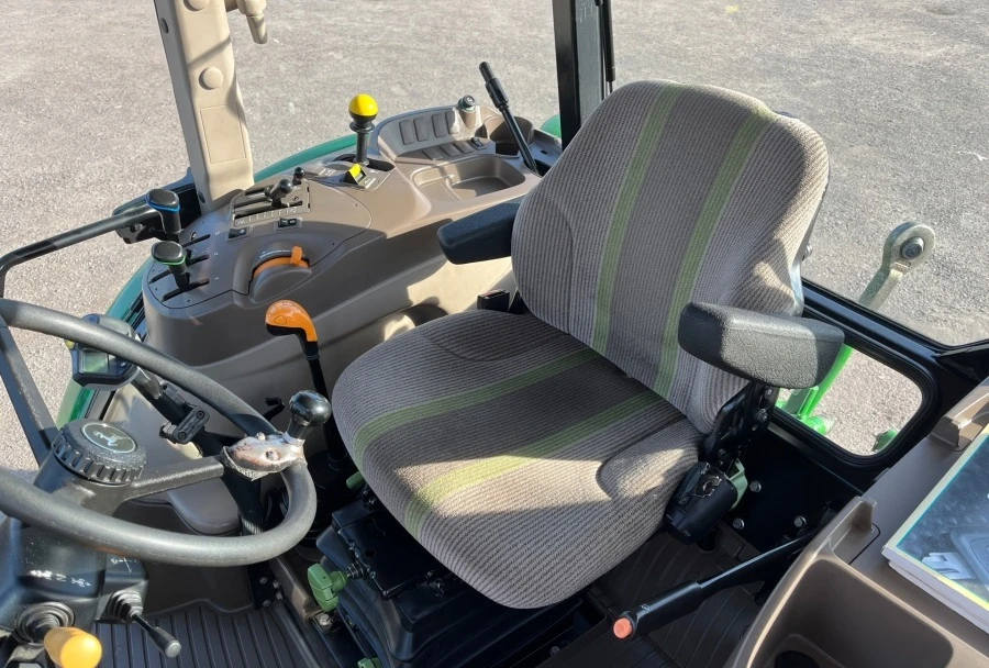 Трактор John Deere 5070M - изображение 5