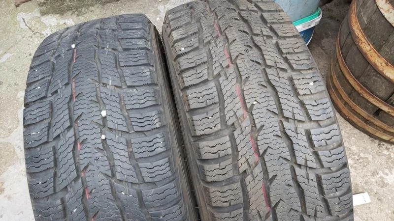 Гуми Зимни 215/65R15, снимка 2 - Гуми и джанти - 29260198