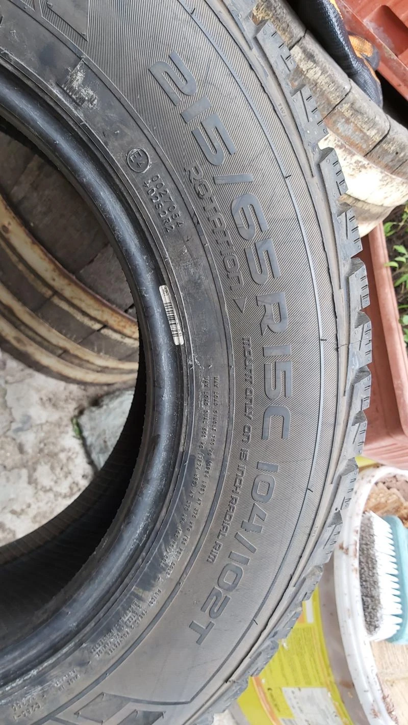 Гуми Зимни 215/65R15, снимка 5 - Гуми и джанти - 29260198