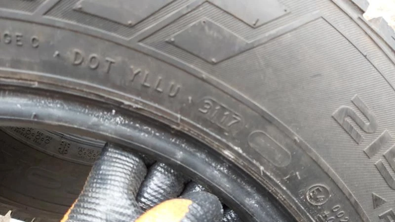 Гуми Зимни 215/65R15, снимка 6 - Гуми и джанти - 29260198