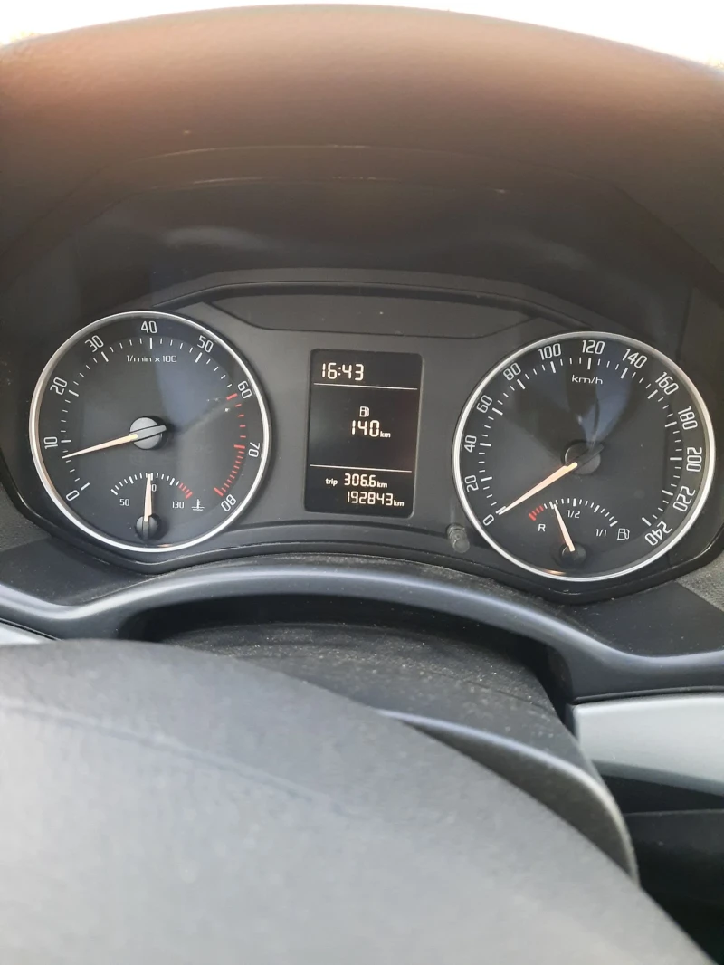 Skoda Octavia 1.6, снимка 6 - Автомобили и джипове - 52284168