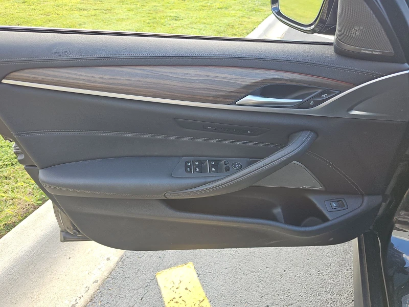 BMW 550 * M* XDRIVE* LASER* DIGITAL* MEMORY* PODGR* OBDUH, снимка 8 - Автомобили и джипове - 52326909