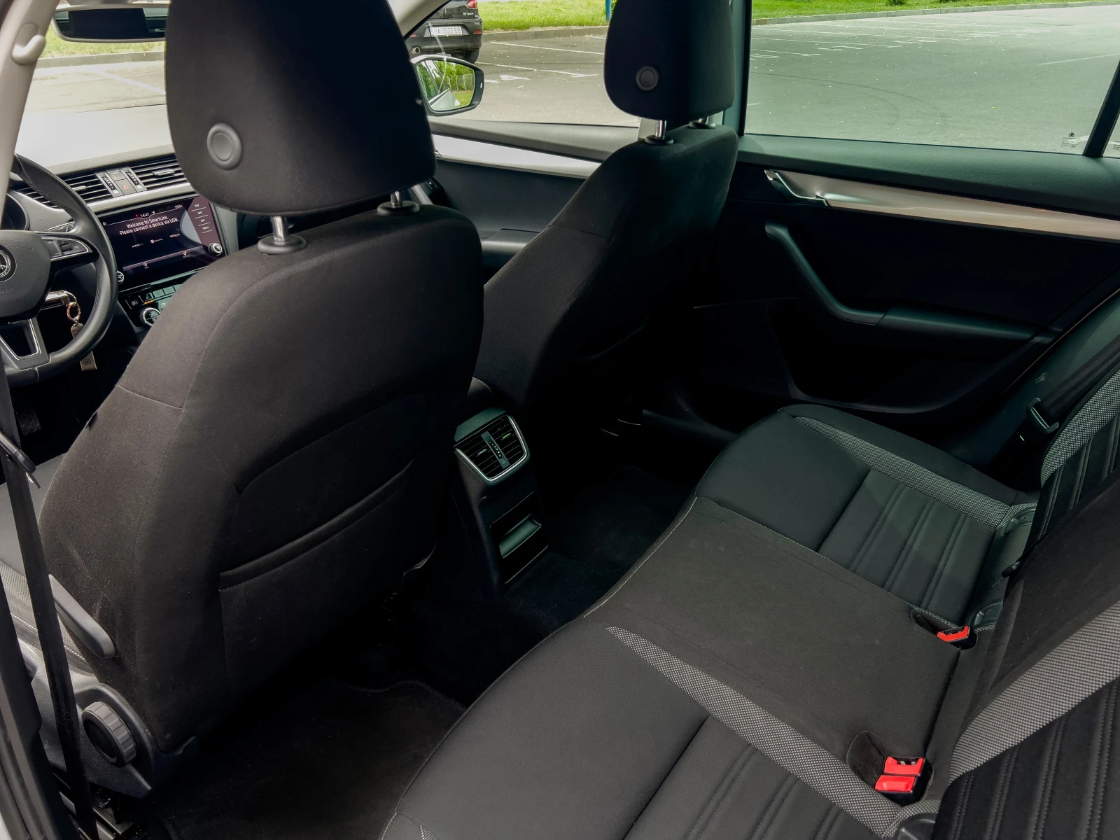 Skoda Octavia 1.6TDI // DSG7 // ВЪРНАТА ОТ ЛИЗИНГ // ОБСЛУЖЕНА  - изображение 8