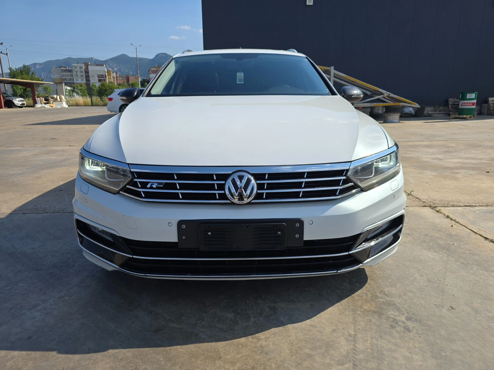 VW Passat 2.0D R-LINE 190ps - изображение 2