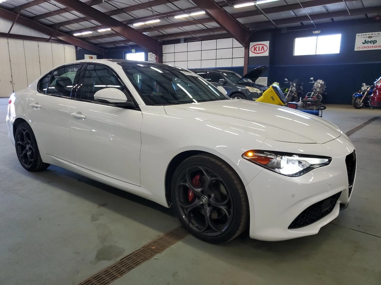 Alfa Romeo Giulia Ti * Възможност за Лизинг*  - изображение 4